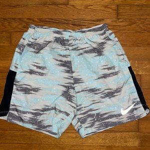 Mens Nike 5 Inch drifit shorts Size S